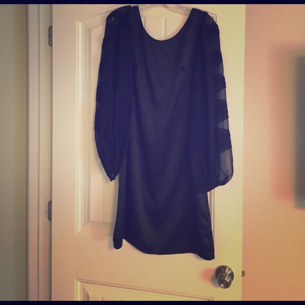 ABS silk black dress with oversized sleeves