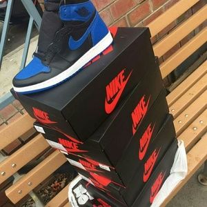 Meet your Posher, Evelyn