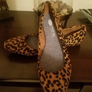 EUC ANIMAL PRINT Pointed TOE FLATS
