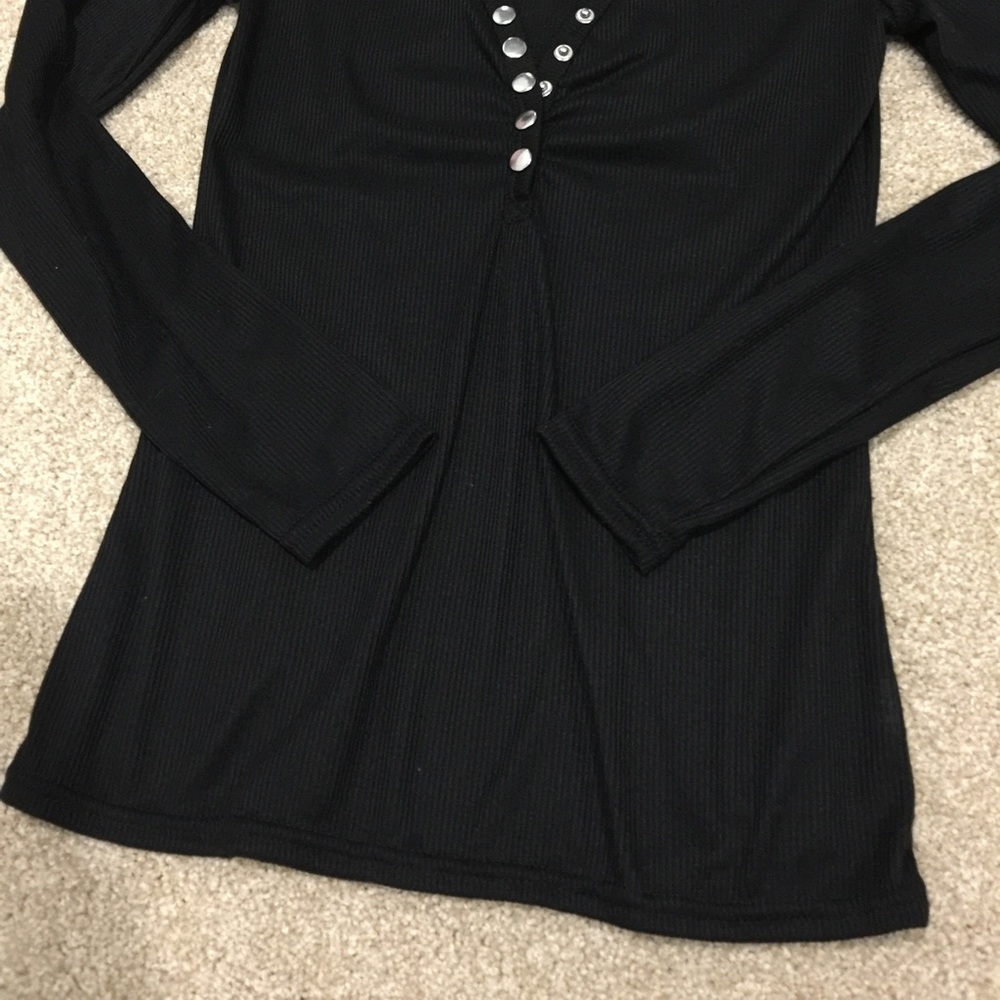 Deep V Button Front - Picture 4 of 5