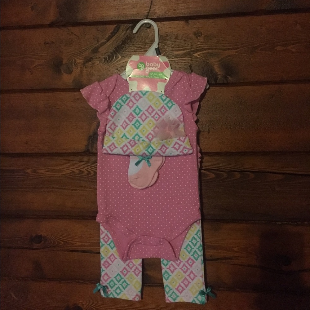 Baby Gear outfit 6-9 months 4 pieces