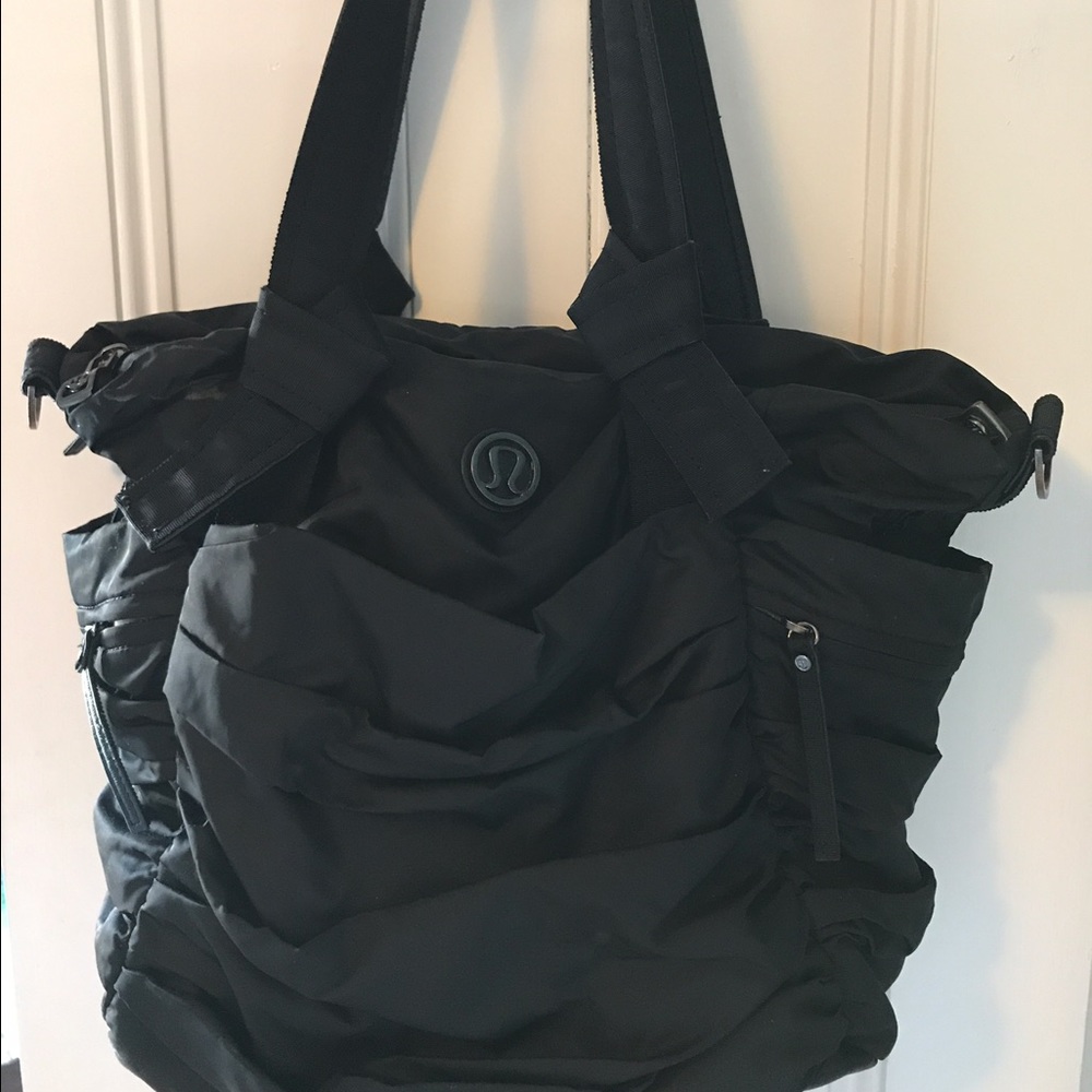 Black Lululemon bag