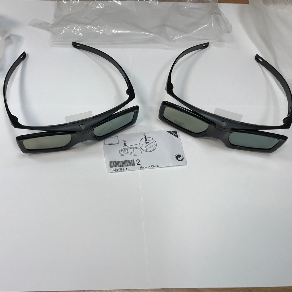 Sony battery operated 3-D glasses