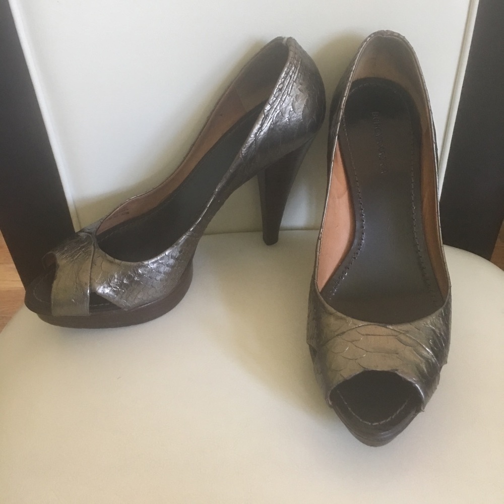 BGBG MaxAzaria peep toe platform pumps 👠
