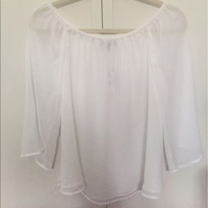 Item held until 4/29 ⚡️express⚡️White blouse. NWT
