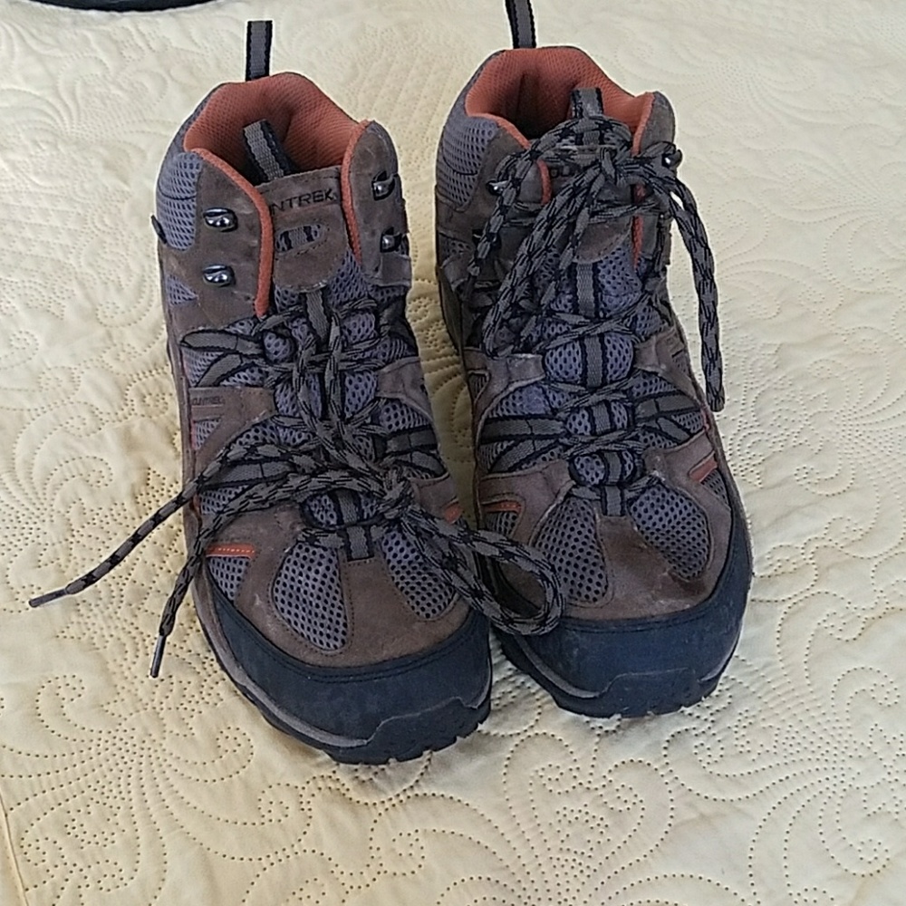 Merrill mountrek waterproof hiking boots 9.5