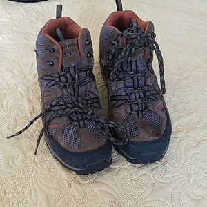 Merrill mountrek waterproof hiking boots 9.5