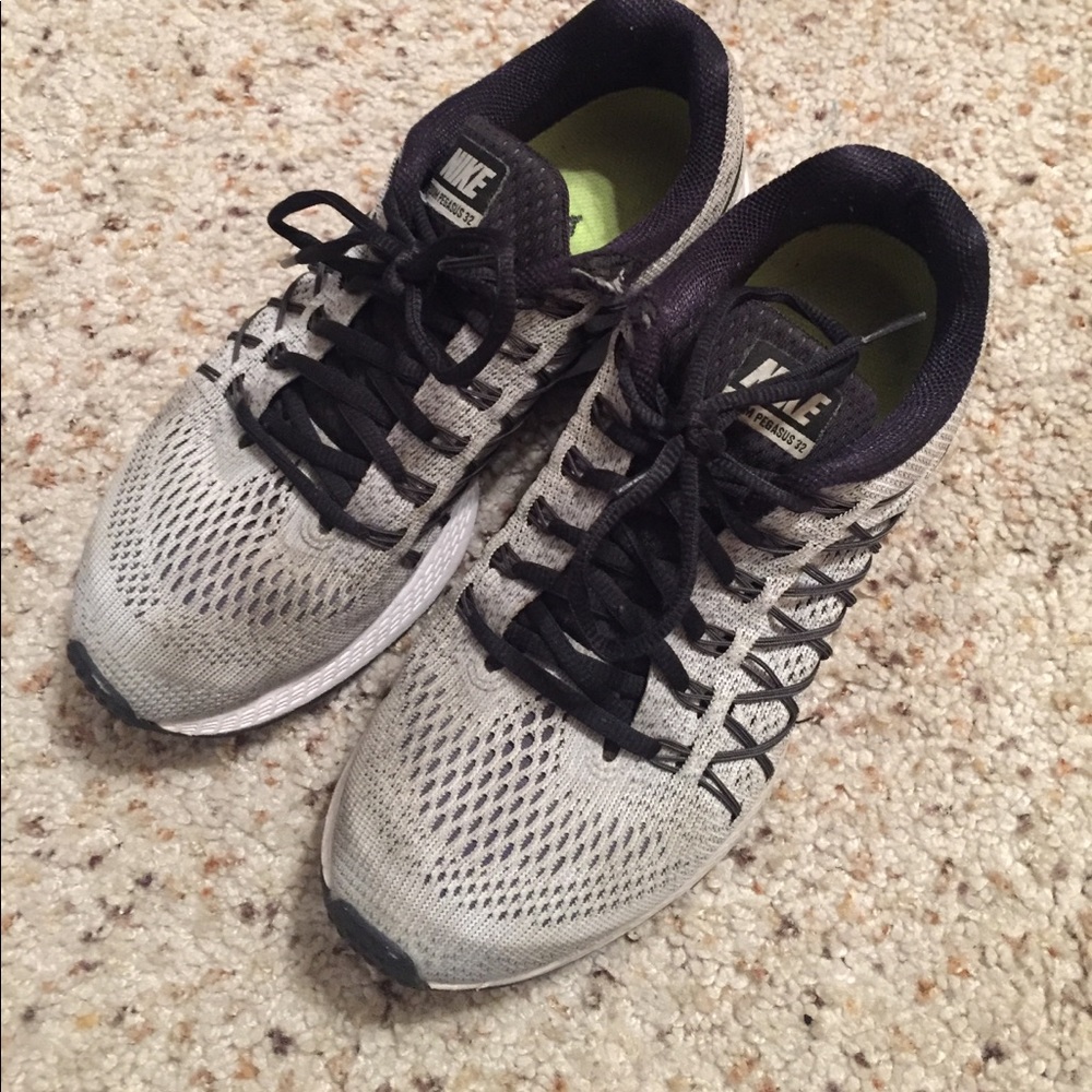Nike running shoes. Grey and black knitted.