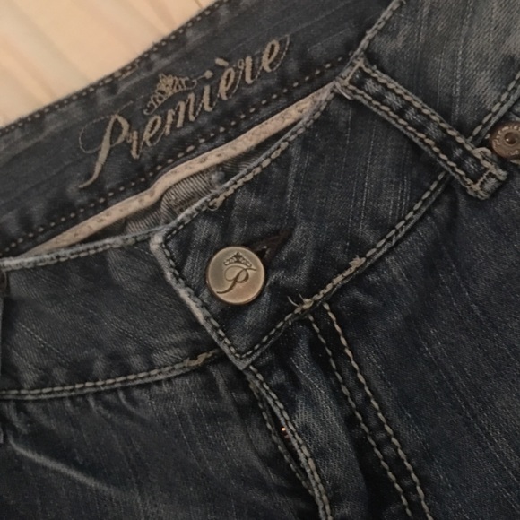 Try on cute distressed jeans by premiere! - Picture 4 of 6