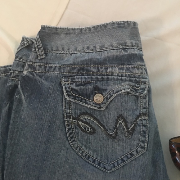 Try on cute distressed jeans by premiere! - Picture 6 of 6
