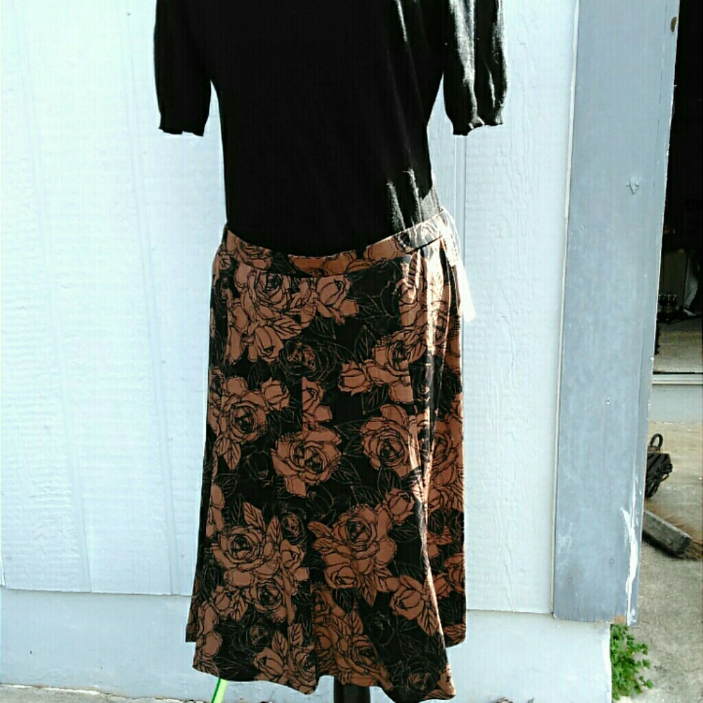 🎉HP🎉NWT Gorgeous Midi Skirt- Great for work!