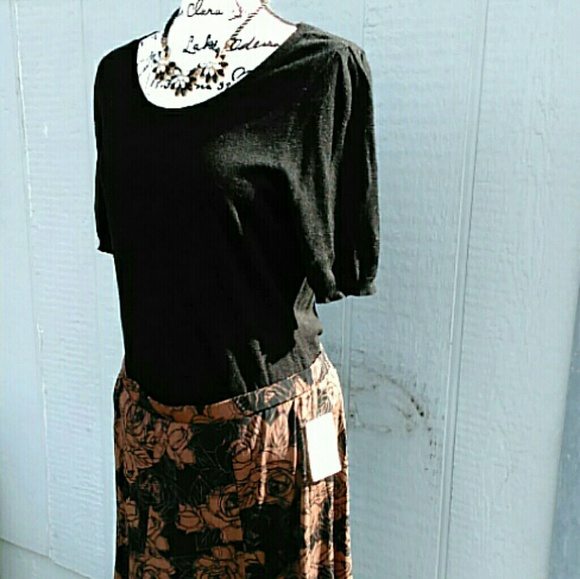 ๐HP๐NWT Gorgeous Midi Skirt- Great for work! - Picture 2 of 3