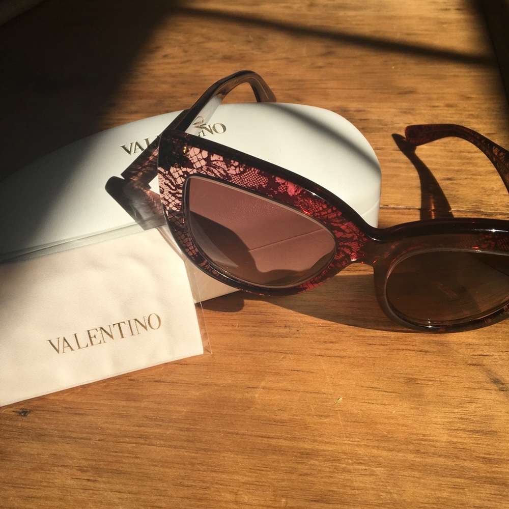 ❌SOLD❌ BNWT Valentino sunnies!