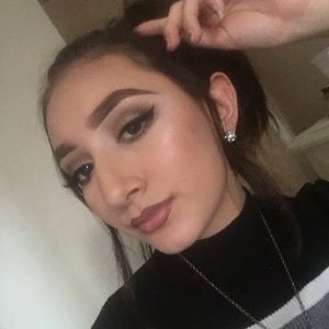 Meet your Posher, Briana