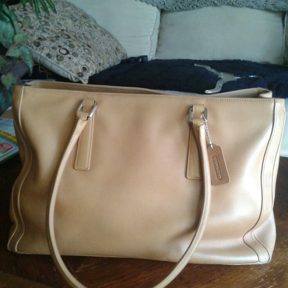 Gorgeous authentic extra large Coach tote bag