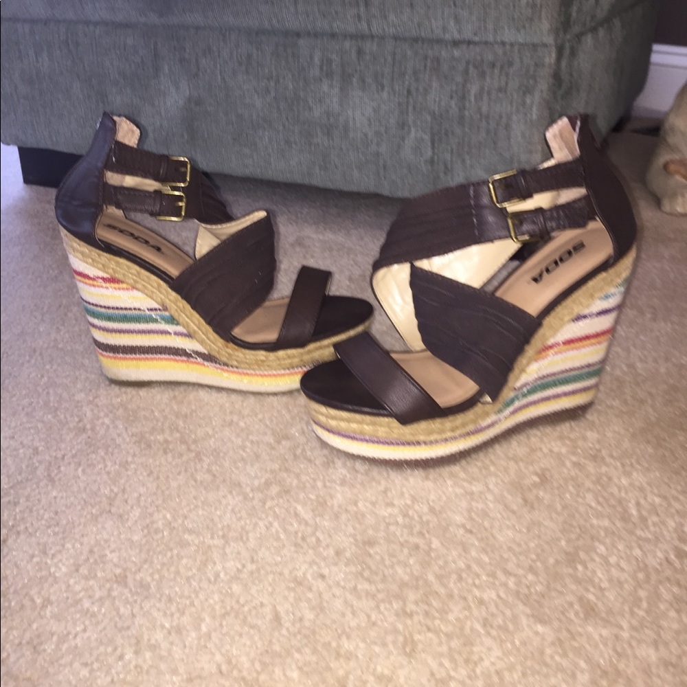 Colorful healed wedge