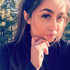 Meet your Posher, Briana