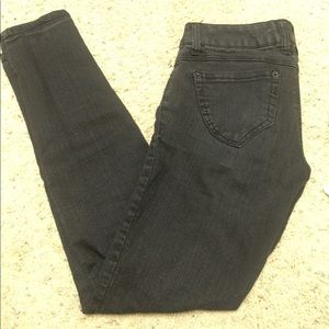 Black skinny jeans with stretch