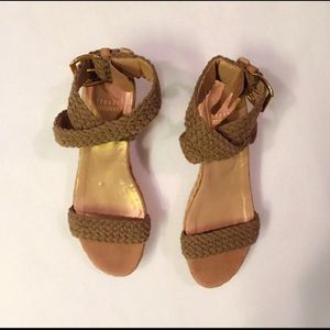 Stuart Weitzman low espadrille wedge. 7.5. Olive