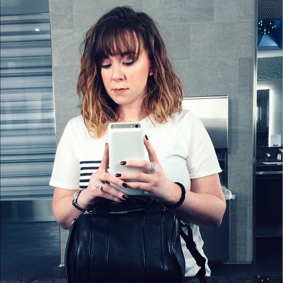 Meet your Posher, Jillian🖤 - Picture 2 of 4