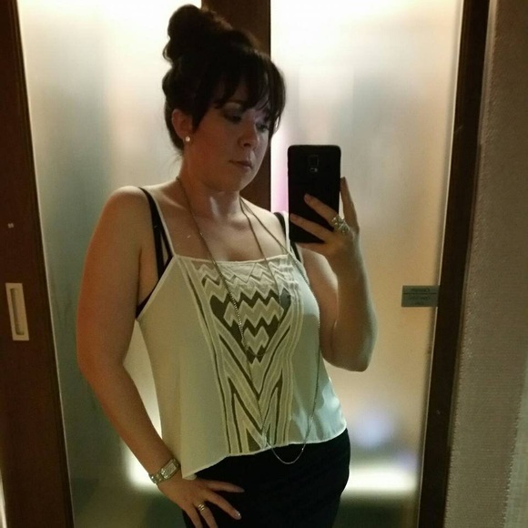 Meet your Posher, Jillian🖤 - Picture 3 of 4