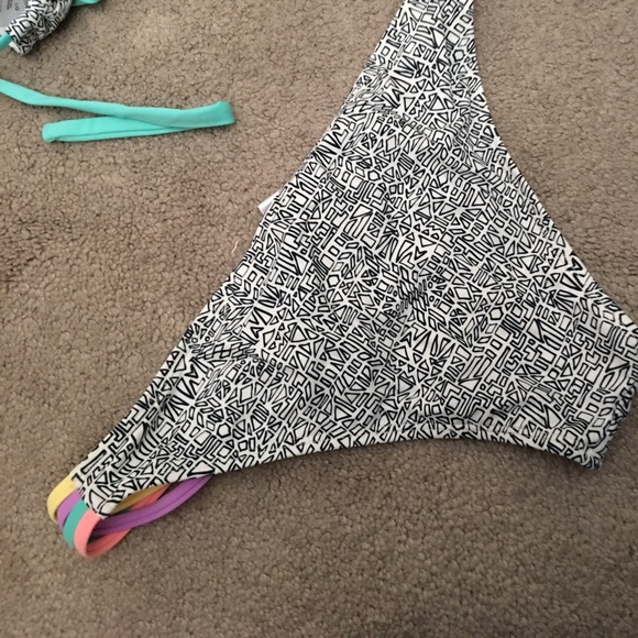 Body Glove Bikini - Picture 3 of 5