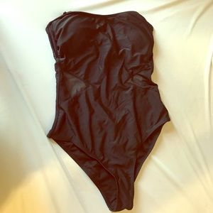 One piece strapless swimsuit