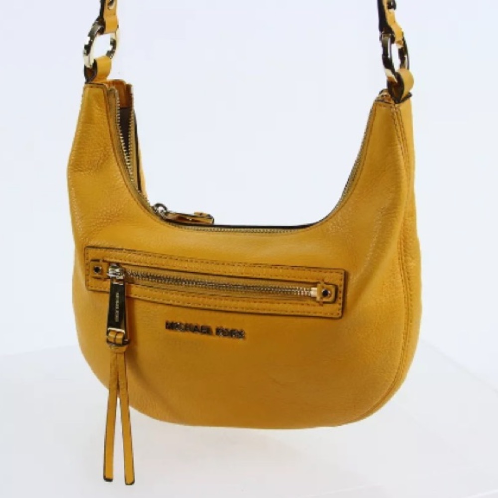 Michael Kors hobo in 🌻