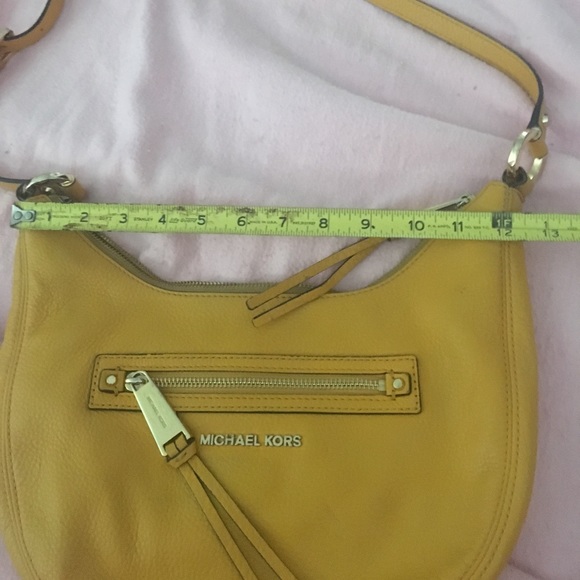 Michael Kors hobo in 🌻 - Picture 4 of 7