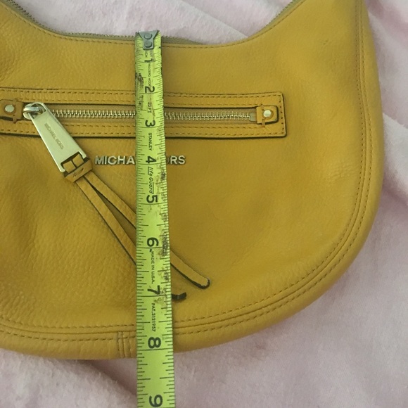 Michael Kors hobo in 🌻 - Picture 5 of 7