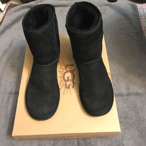 Uggs. Classic short black