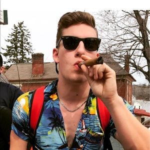 Meet your Posher, Evan
