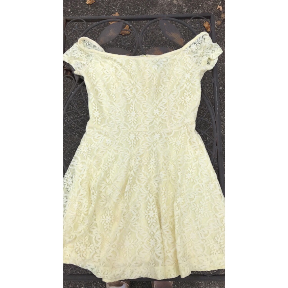 Forever 21 yellow lace "cold shoulder" dress