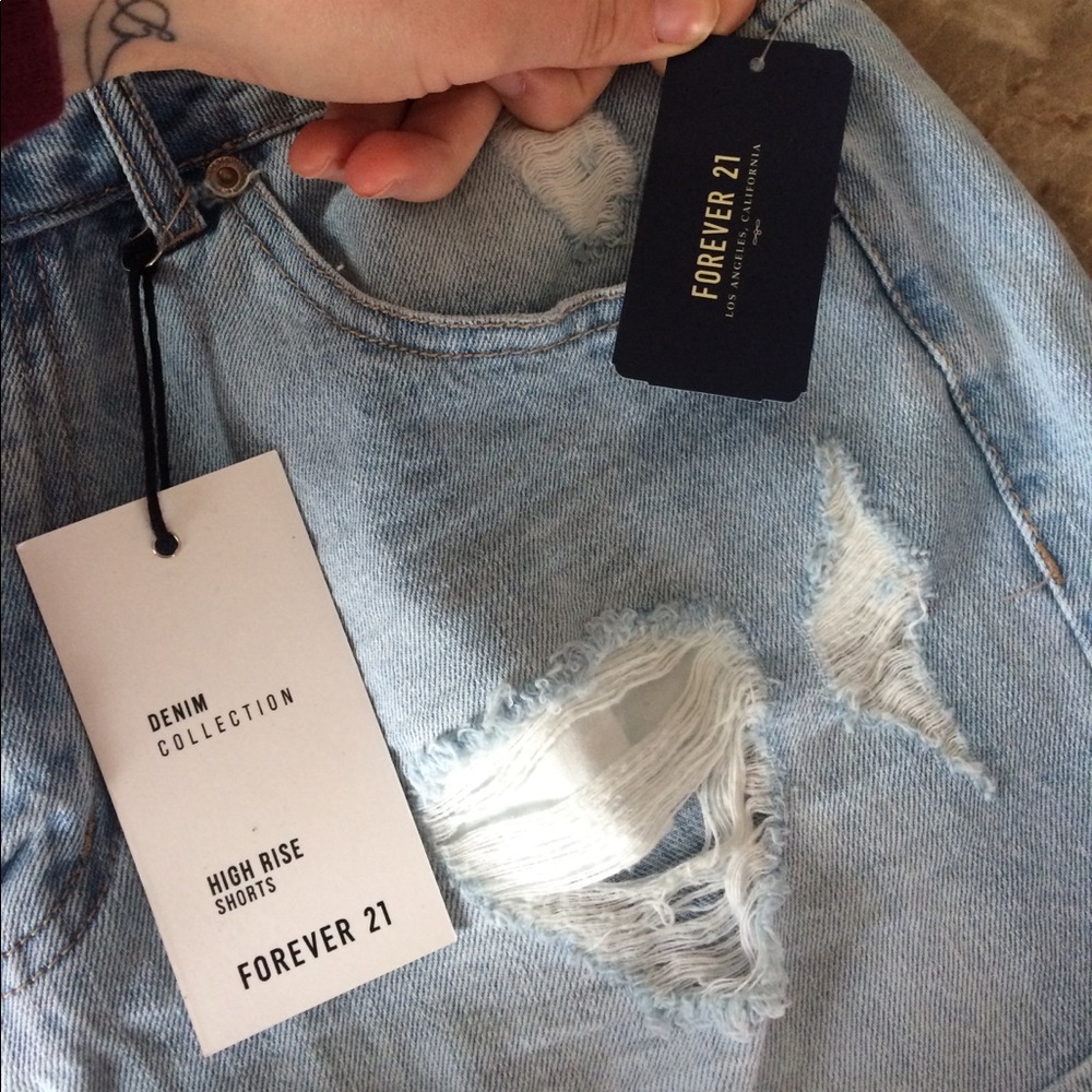 Forever 21 Shorts - Picture 2 of 4