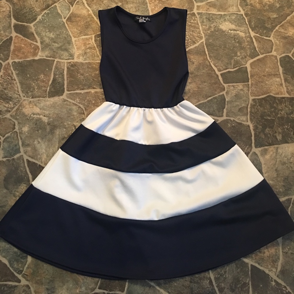 Adorable navy and white dress.
