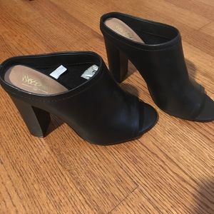 Black Peep toe mules