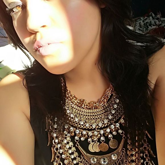 Meet your Posher, Tesia - Picture 1 of 1