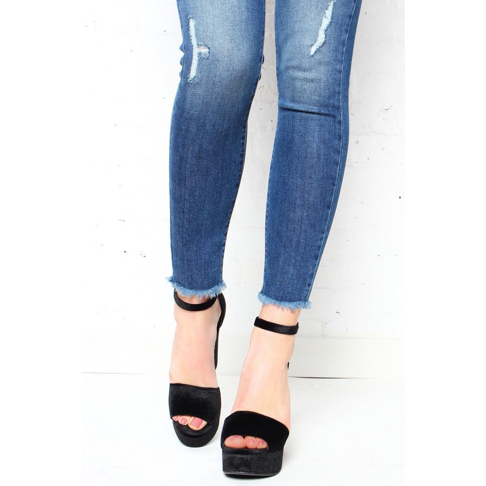 💸FINAL PRICE💸🆕 Chinese Laundry Velvet Platforms - Picture 3 of 4