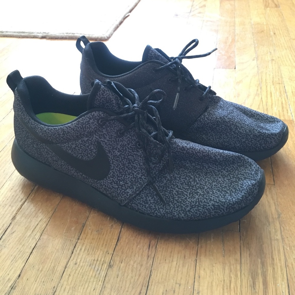 NWOB Nike Roshe Run Sneakers