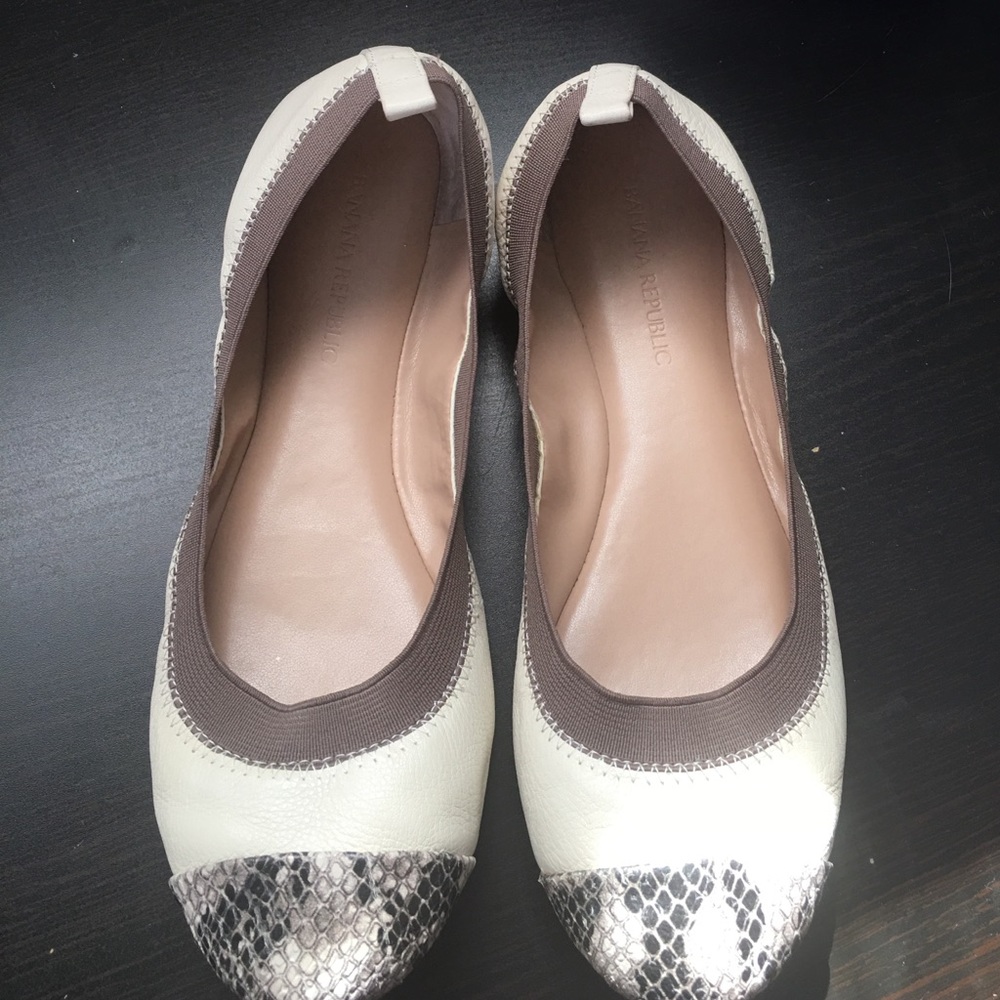 ❌SOLD❌Banana Republic White Leather Ballet Flats