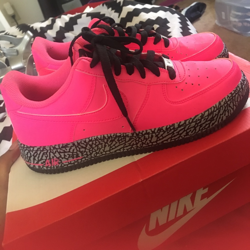 Hot pink low top Air Force 1's