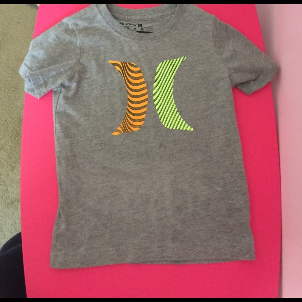 Hurley t shirt. Size med 6-7yrs.