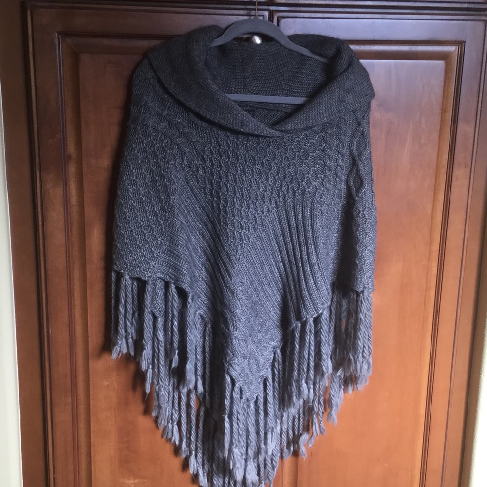 Elegant wool poncho
