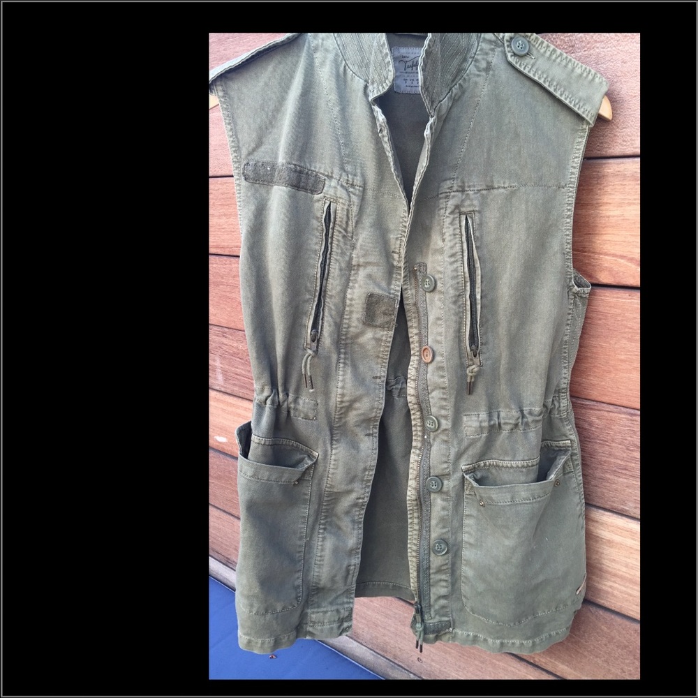 Miltary sleeveless jacket