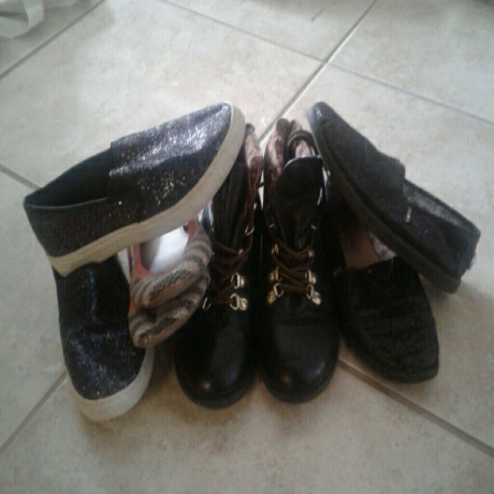 Cute for Fall! Girls youth shoe bundle!!