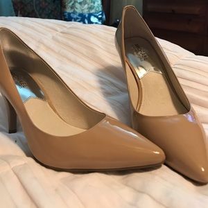 Michael Kors pumps size 9