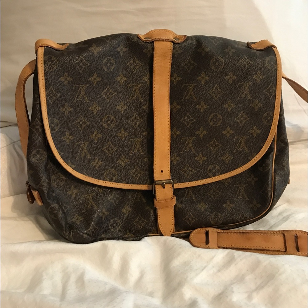 Louis Vuitton Saumur 35