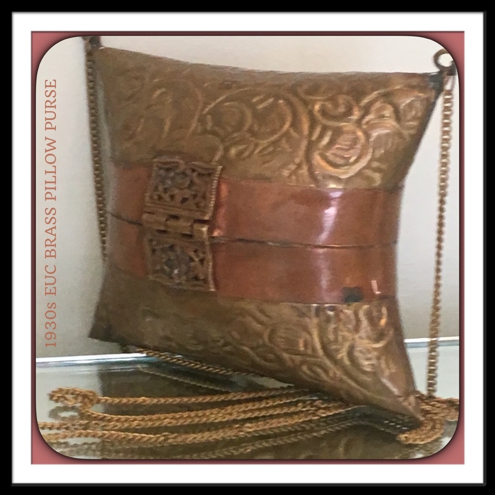 1930s (aporox) BRASS VINTAGE PILLOW PURSE IN EUC! - Picture 2 of 9