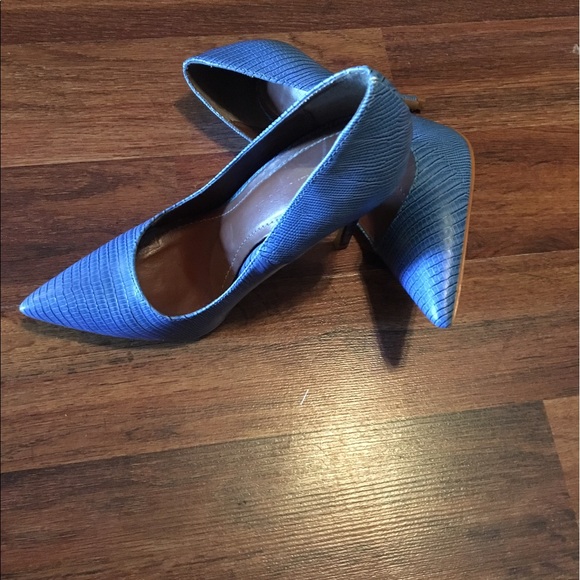 Size 6 Heels - Picture 2 of 3