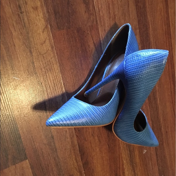 Size 6 Heels - Picture 3 of 3